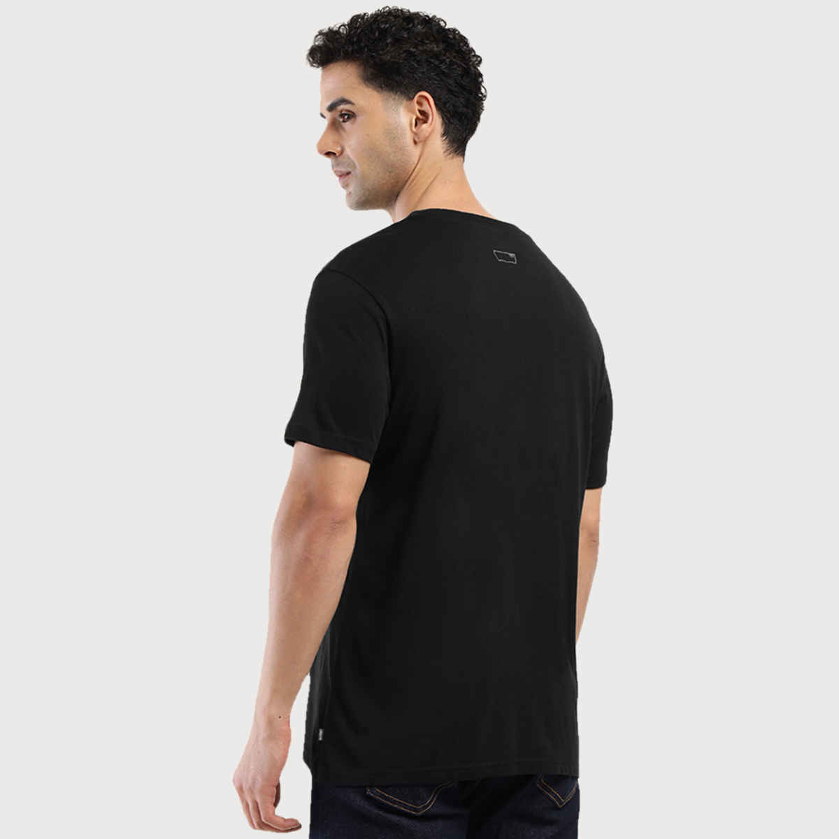 Levi's Men's 100% BCI Cotton Round Neck T-shirt | Black - S