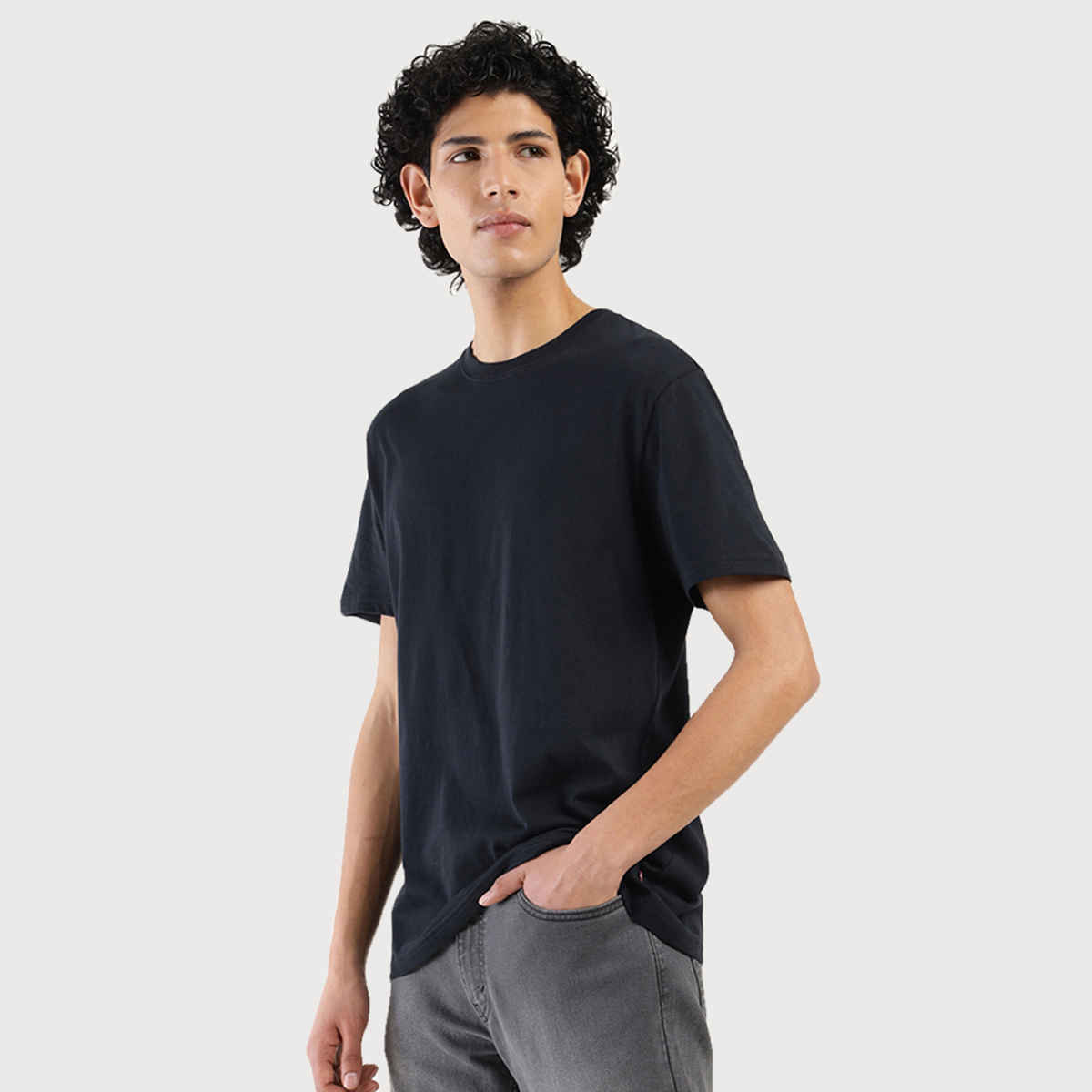 Levi's Men's 100% BCI Cotton Round Neck T-shirt | Navy Blue - M