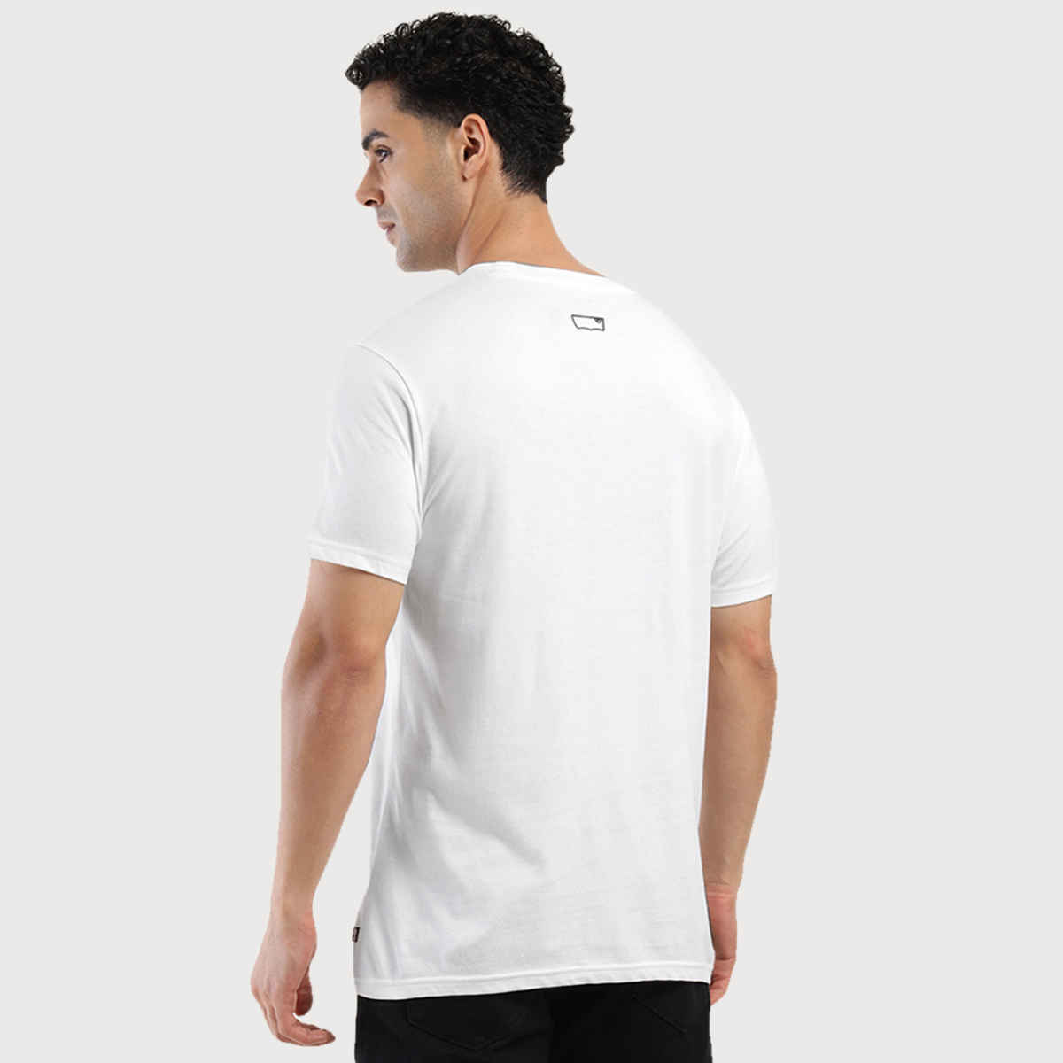 Levi's Men's 100% BCI Cotton Round Neck T-shirt | White - M