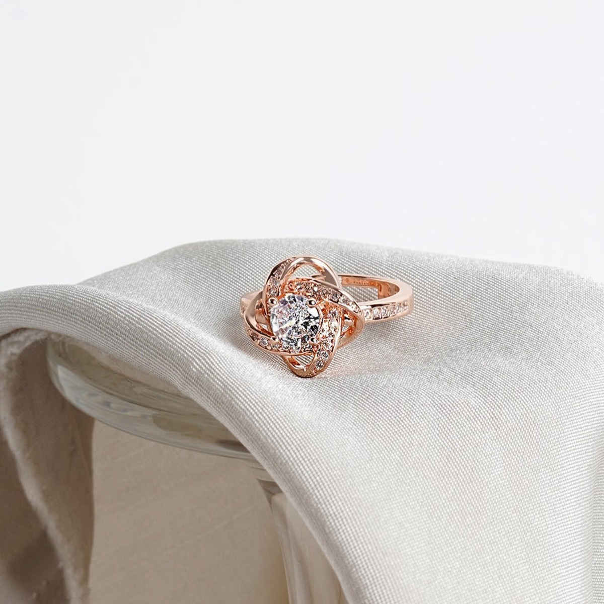 Joker & Witch Piper Pretzel Rosegold Ring