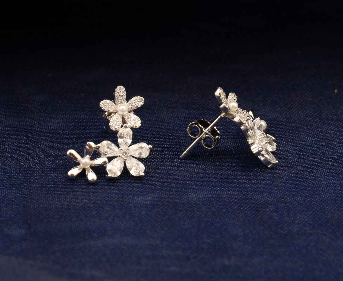 Silverfiire Sterling Silver Flower Studs