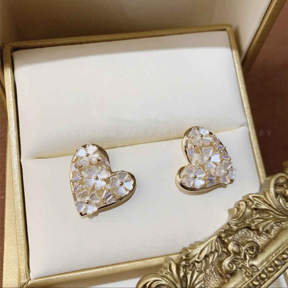 Estailo Fashion Heart Petal Stud Earrings | E0003611 | Gold