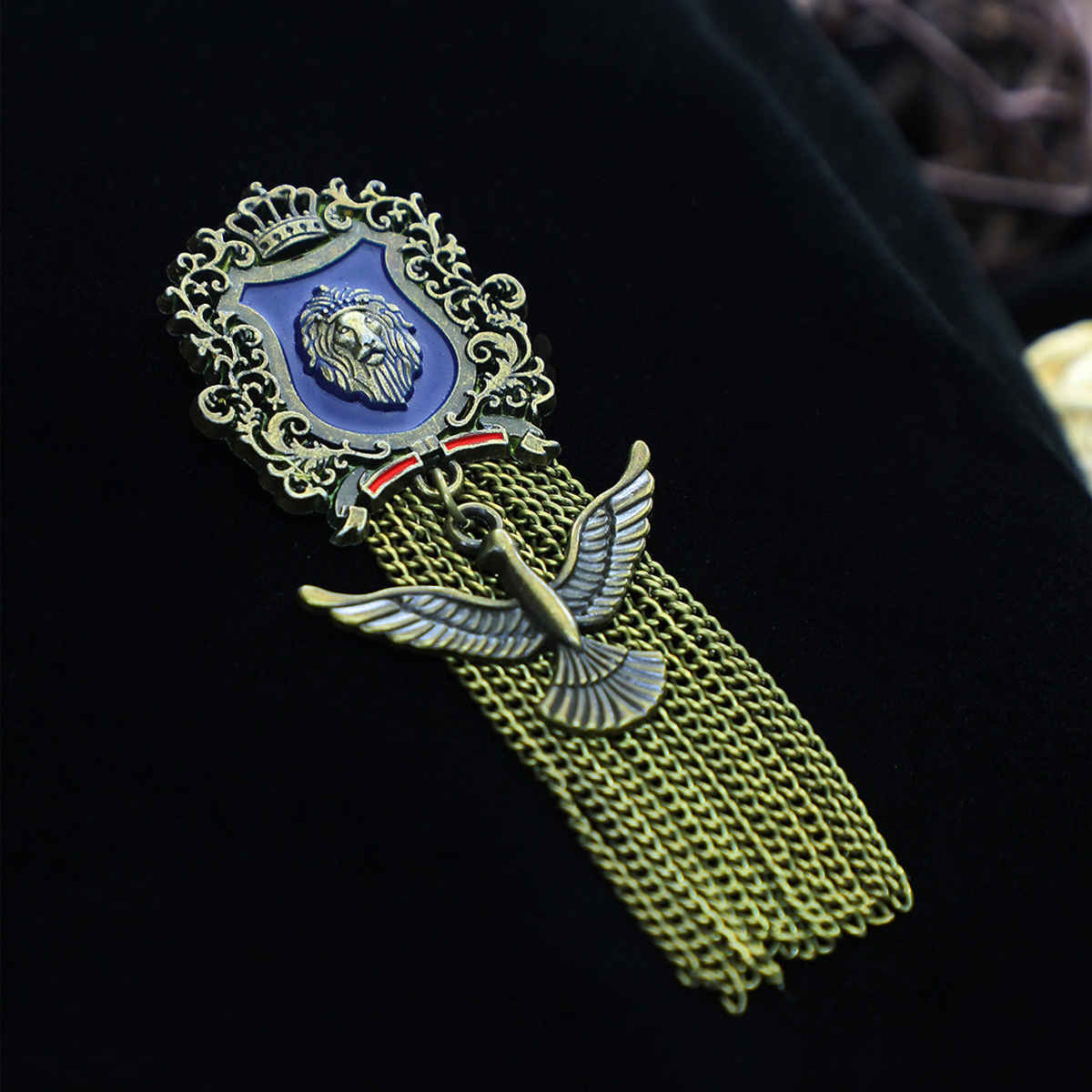 Kavove The Eagle Lion Dynasty Blue Colour Brooch : 6028-00-702050