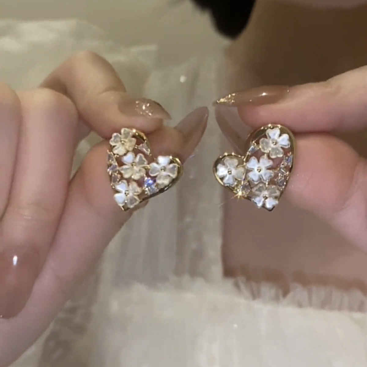 Estailo Fashion Heart Petal Stud Earrings | E0003611 | Gold