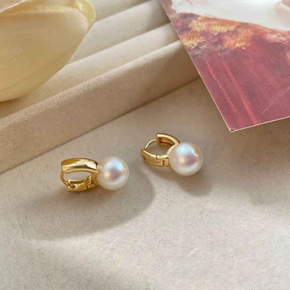 Estailo Fashion A Pearl Of Wisdom Earrings | E0000286 | White