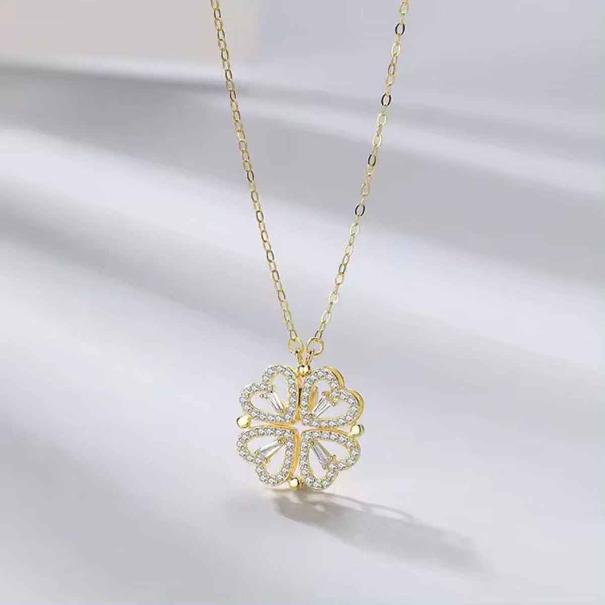 Beautynx 2-in-1 Magnetic Four-Leaf Clover Necklace | Gold | BNX-NK-0040