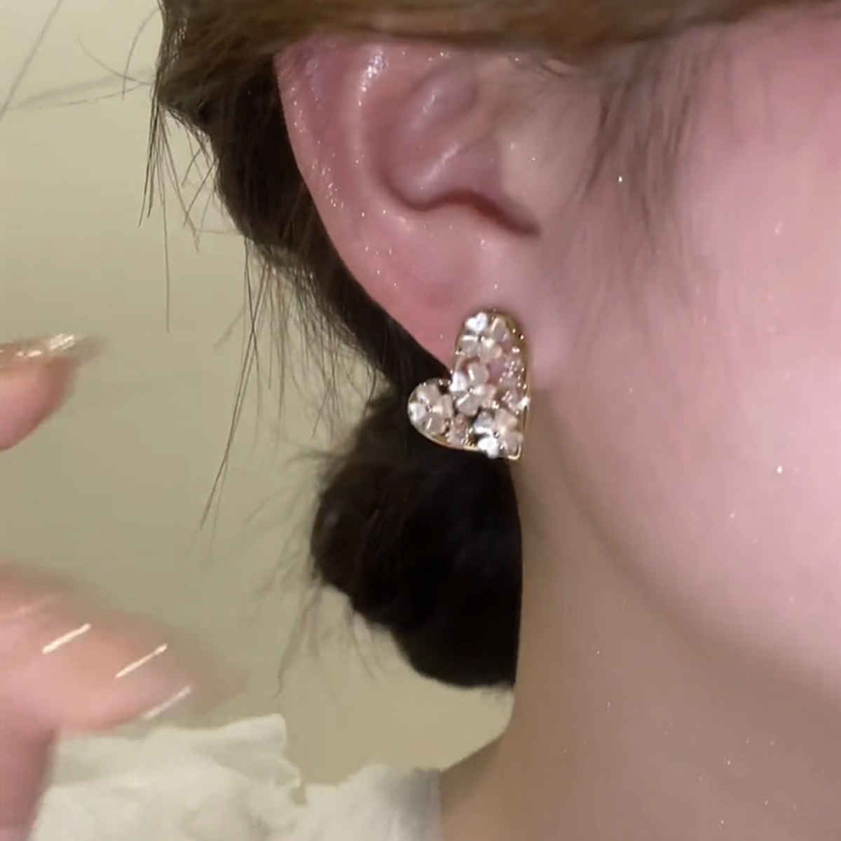 Estailo Fashion Heart Petal Stud Earrings | E0003611 | Gold