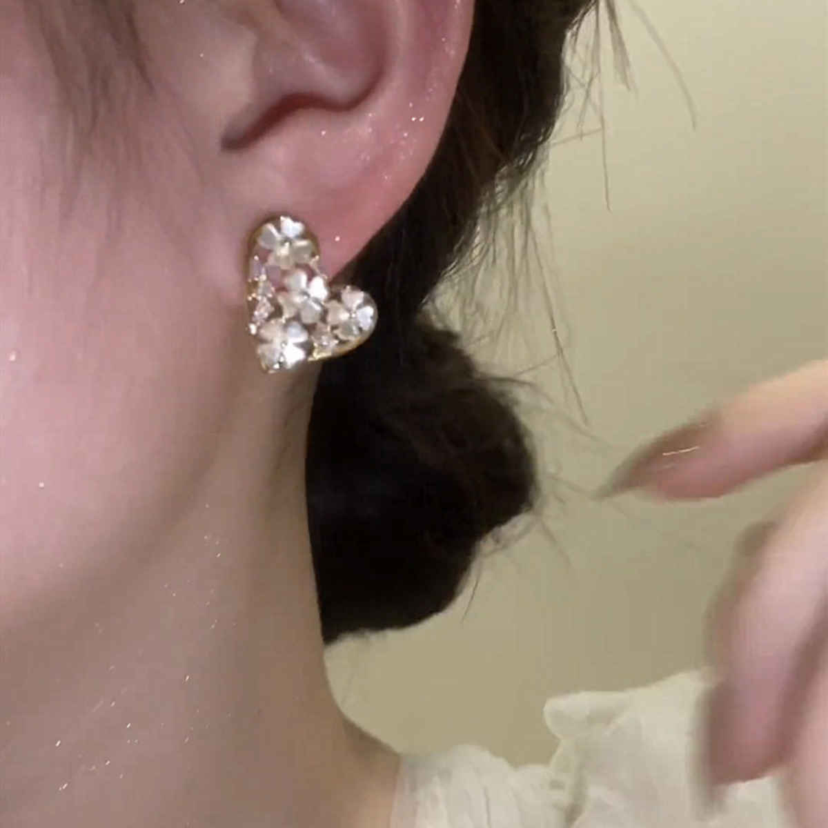 Estailo Fashion Heart Petal Stud Earrings | E0003611 | Gold