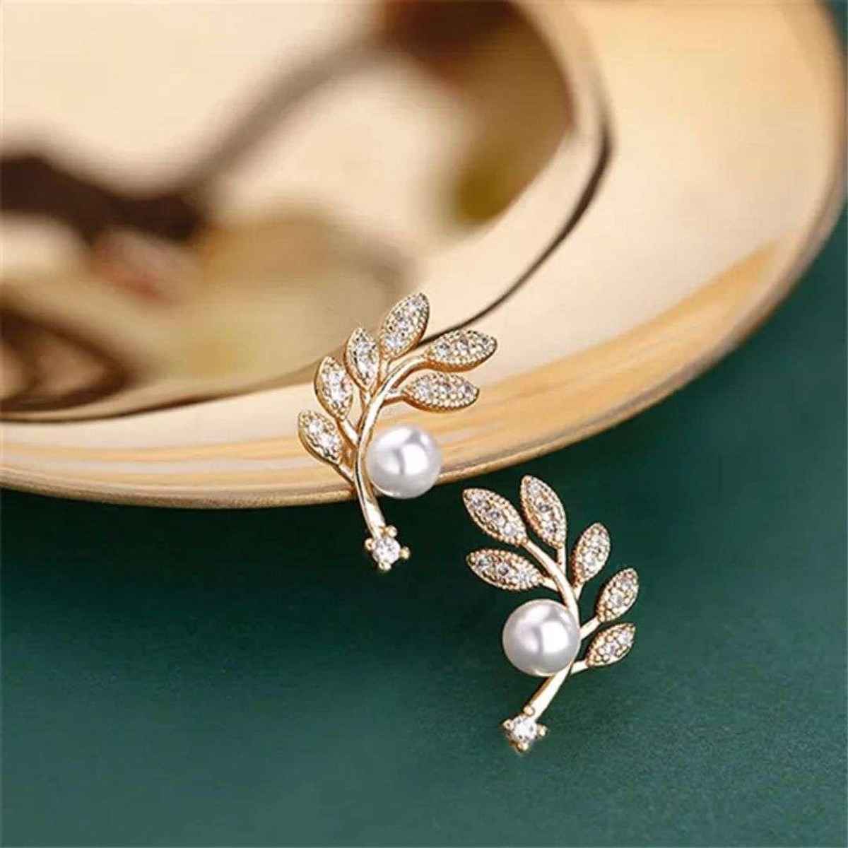 Estailo Fashion Pearlfect Minimal Earrings for Women | Stylish Lightweight Statement Jewellery | E0001502