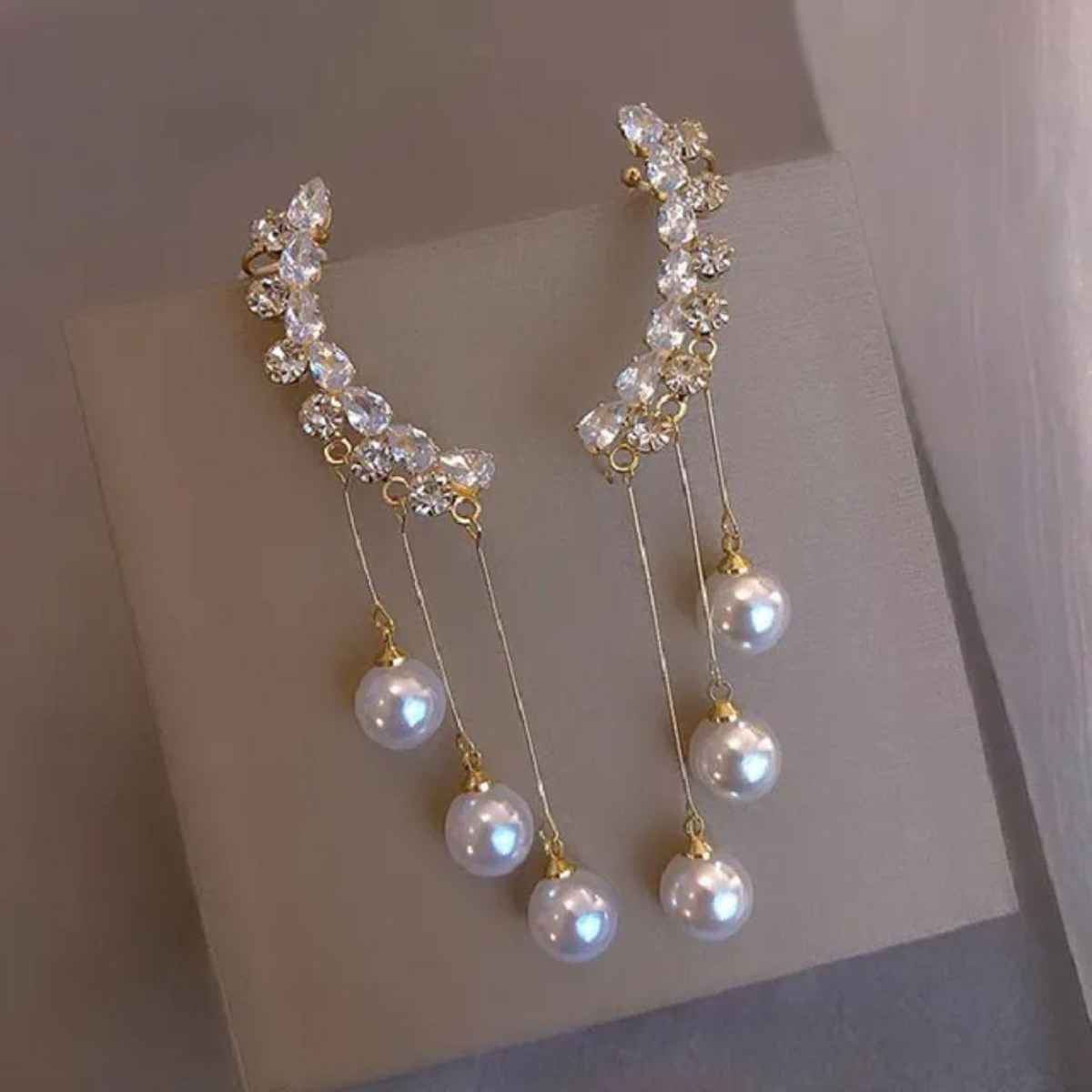 Estailo Fashion Perky Pearl Chain Hanging Earrings | E0001529 | Off White