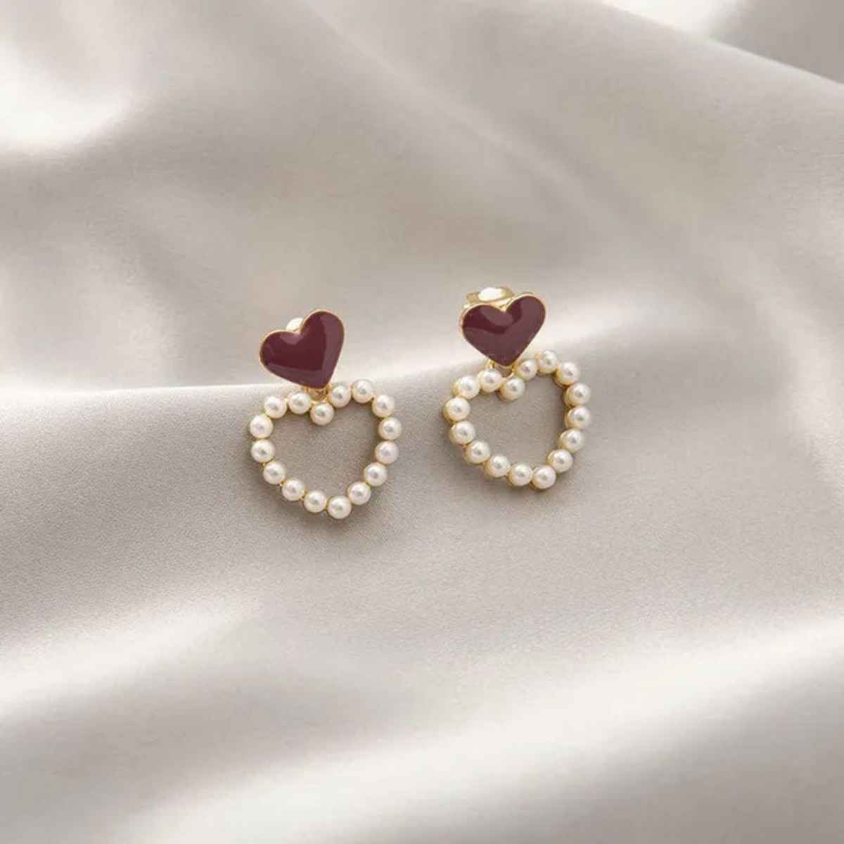 Estailo Fashion A Pearl Of Wisdom Heart Earrings | E0001124 | White