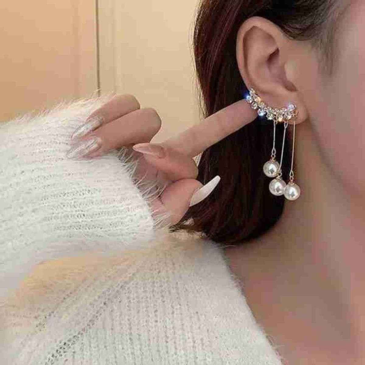 Estailo Fashion Perky Pearl Chain Hanging Earrings | E0001529 | Off White