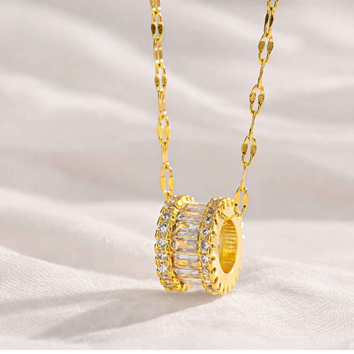 Beautynx Pave Crystal Cylinder Necklace | Gold | BNX-NK-0025
