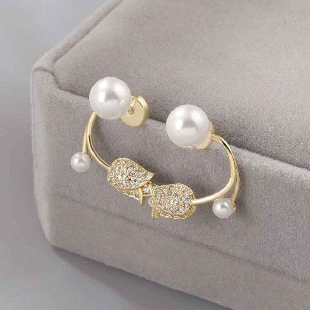 Estailo Fashion A Pearl Of Wisdom Drop Earrings | E0001493 | Off White