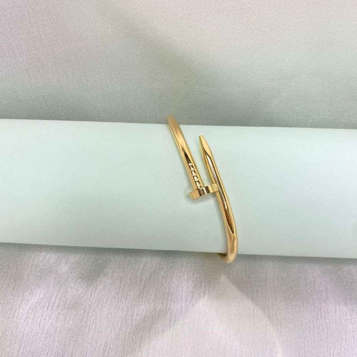Estailo Fashion Dazzling Dainty Statement Bracelet | B0000413 |Gold
