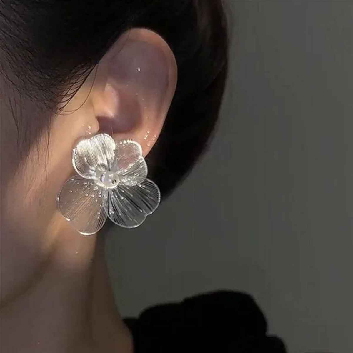 Estailo Fashion As Fresh As Daisy Earring | E0001126 | Silver