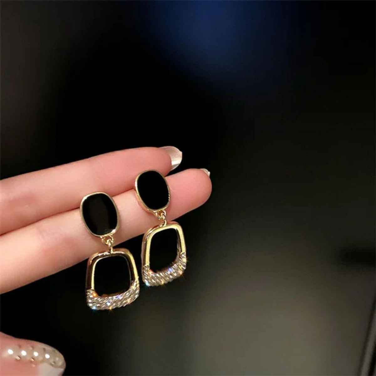 Estailo Fashion Dream Star Statement Earring Earring Gold-Black Stud