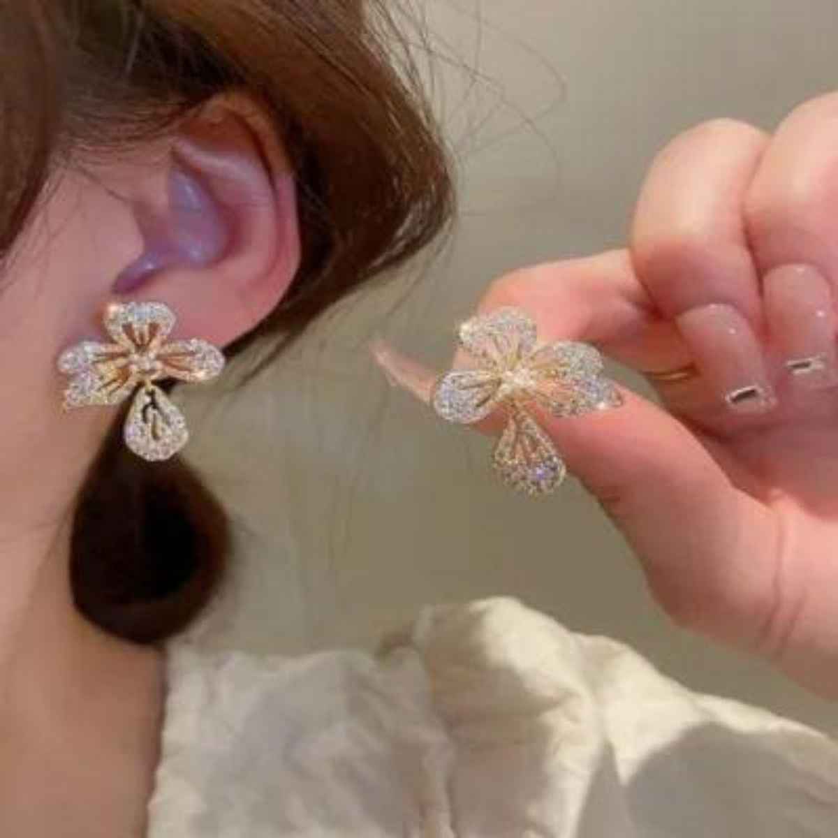 Estailo Fashion Cut The Crap Flower Earrings | E0001097 | Gold
