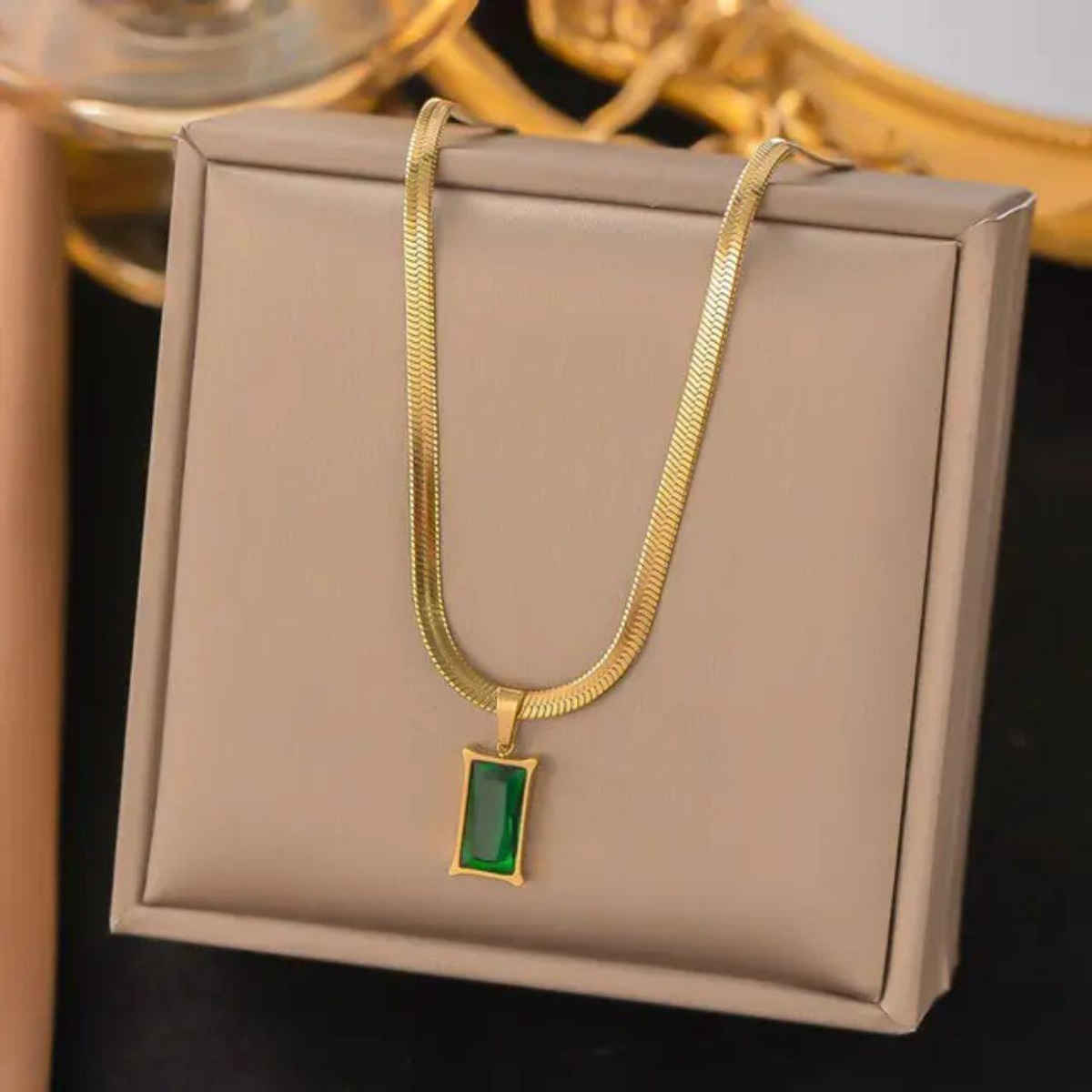 Estailo Fashion Blind Date Statement Necklace | Gold