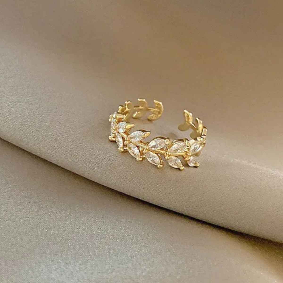 Estailo Fashion Dazzling Dainty Leaf Ring | Gold
