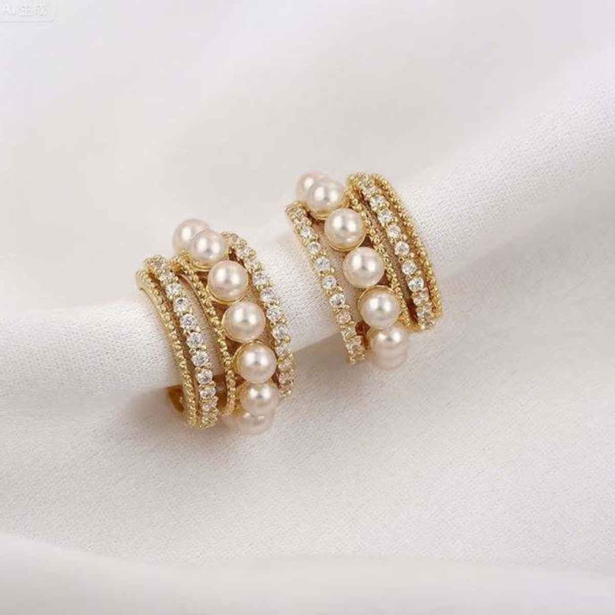 Beautynx Pearl Luxe Spiral Earrings | BNX-EAR-0023 - Gold
