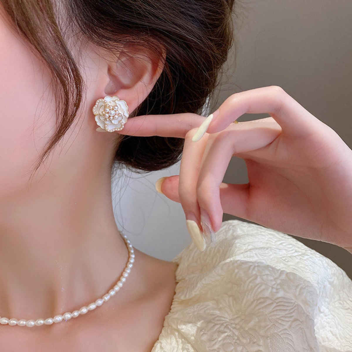 Beautynx Pearl Bloom Statement Studs | Gold | BNX-EAR-0018