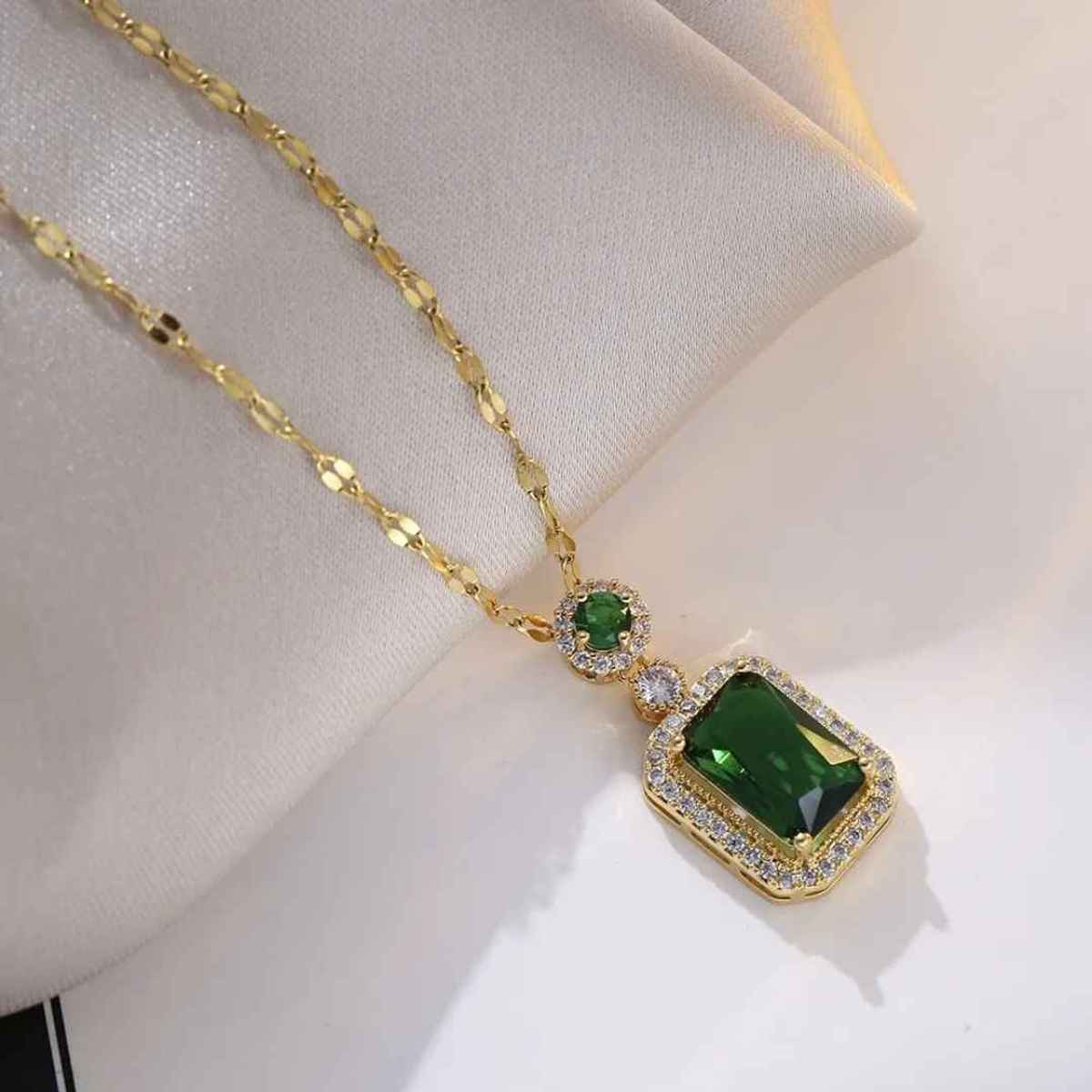 Estailo Fashion Women's Jewellery Necklace & Pendants Gold Green | One Size