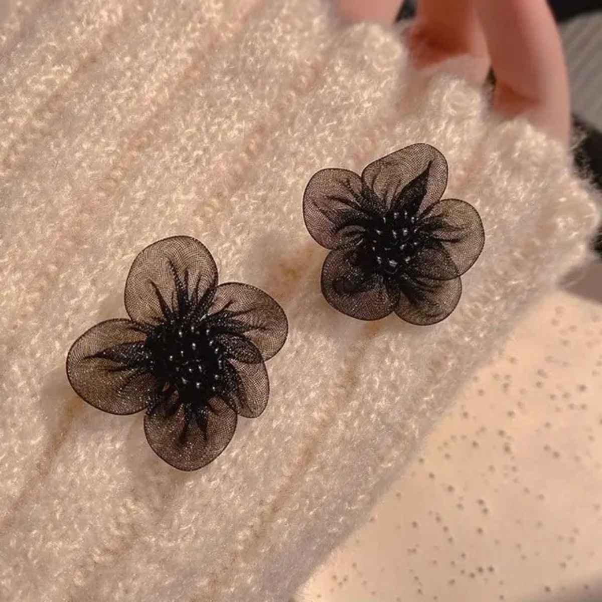 Estailo Fashion As Fresh As Daisy Earring | E0001125 | Black