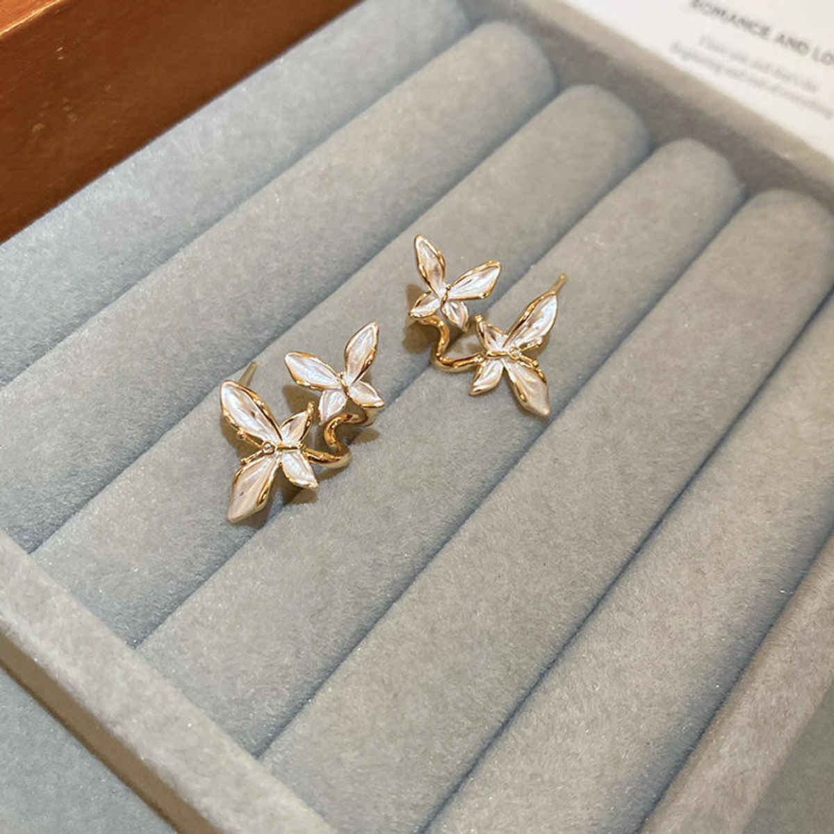 Beautynx Pearl Petal Cluster Earrings | Gold | BNX-EAR-0036