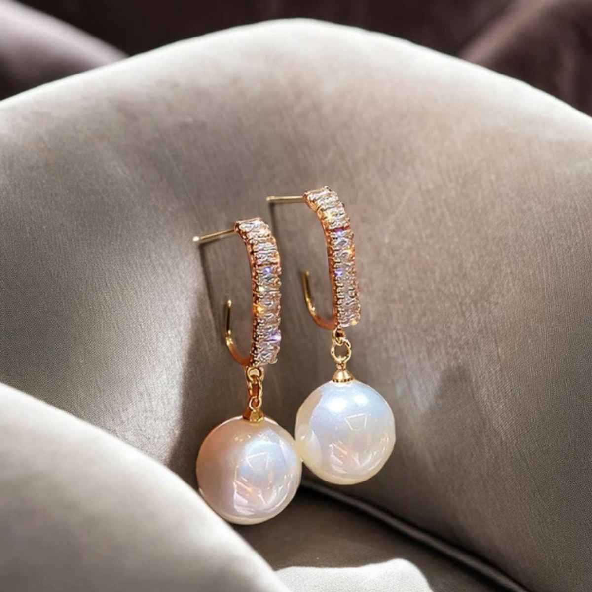 Estailo Fashion Pearlfect Drop Earrings | E0001344 | Off White
