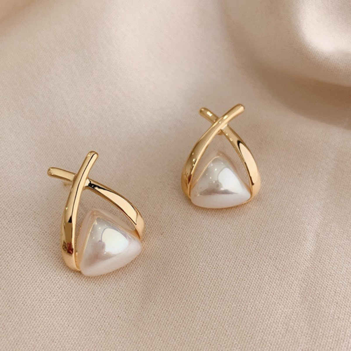 Beautynx Pearl X Elegance Studs | Gold | BNX-EAR-0021