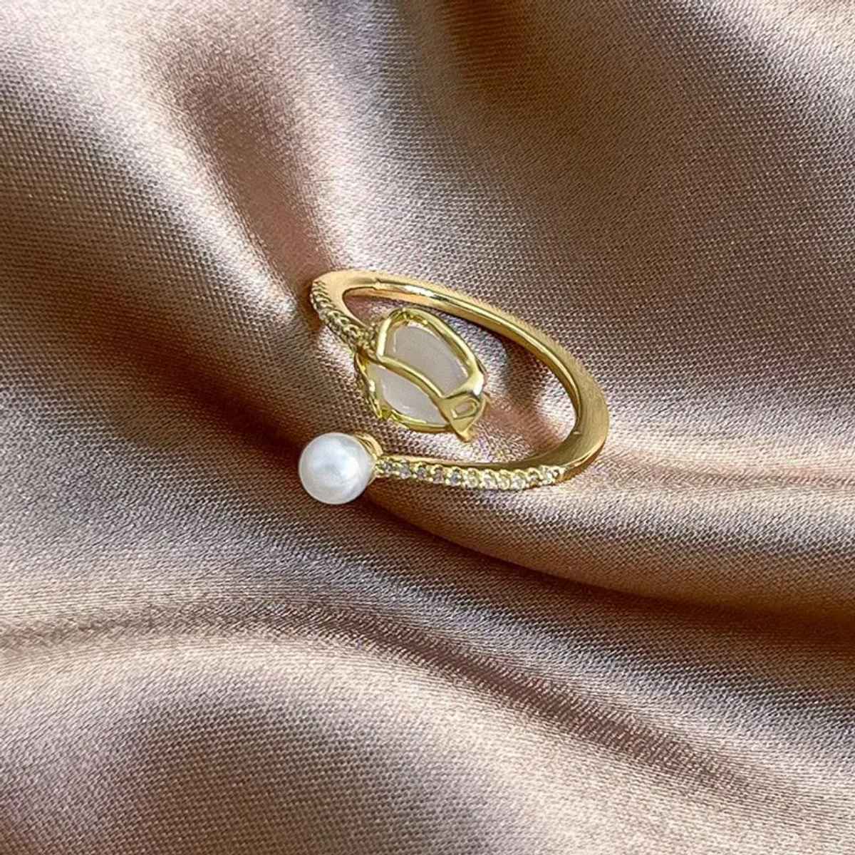 Estailo Fashion Regal Bloom Pearl Ring | R0000538 | Gold