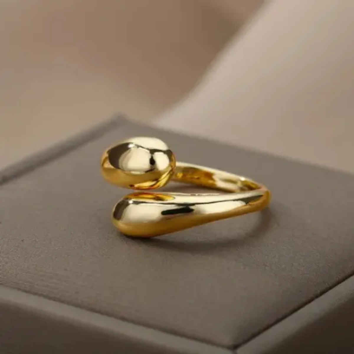 Estailo Fashion Statement Isabella Ring for Women | Stylish Lightweight Statement Jewellery