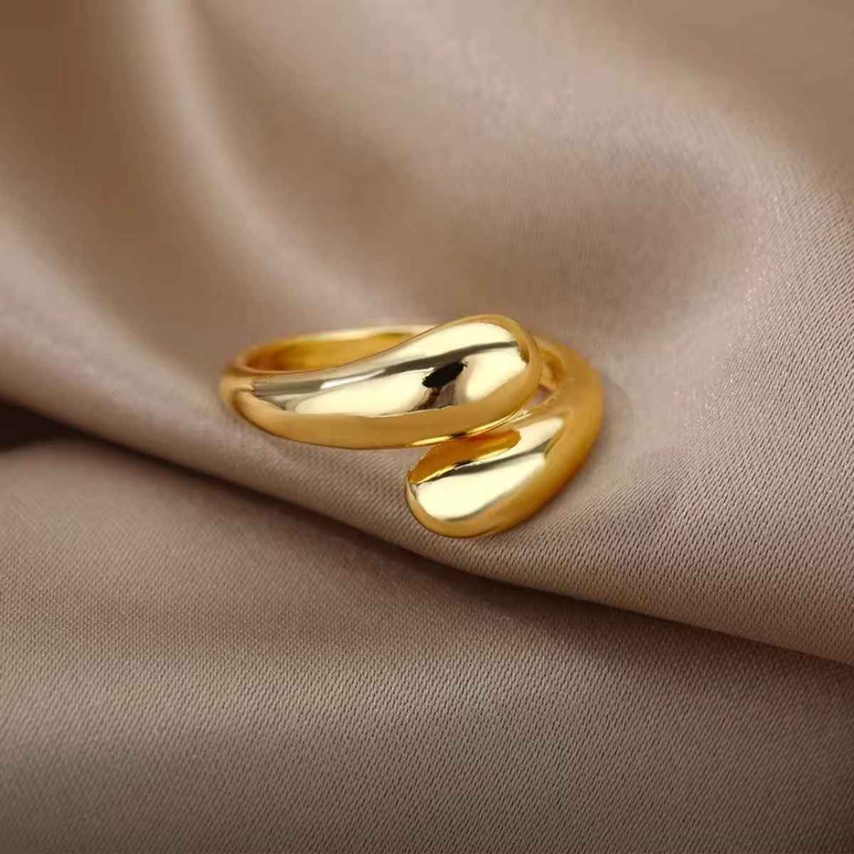 Estailo Fashion Statement Isabella Ring for Women | Stylish Lightweight Statement Jewellery