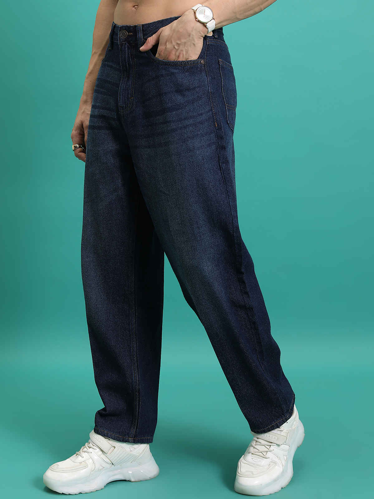 HIGHLANDER Men's Loose Baggy Fit Mid-Rise Light Fade Cotton Jeans | Blue - 30