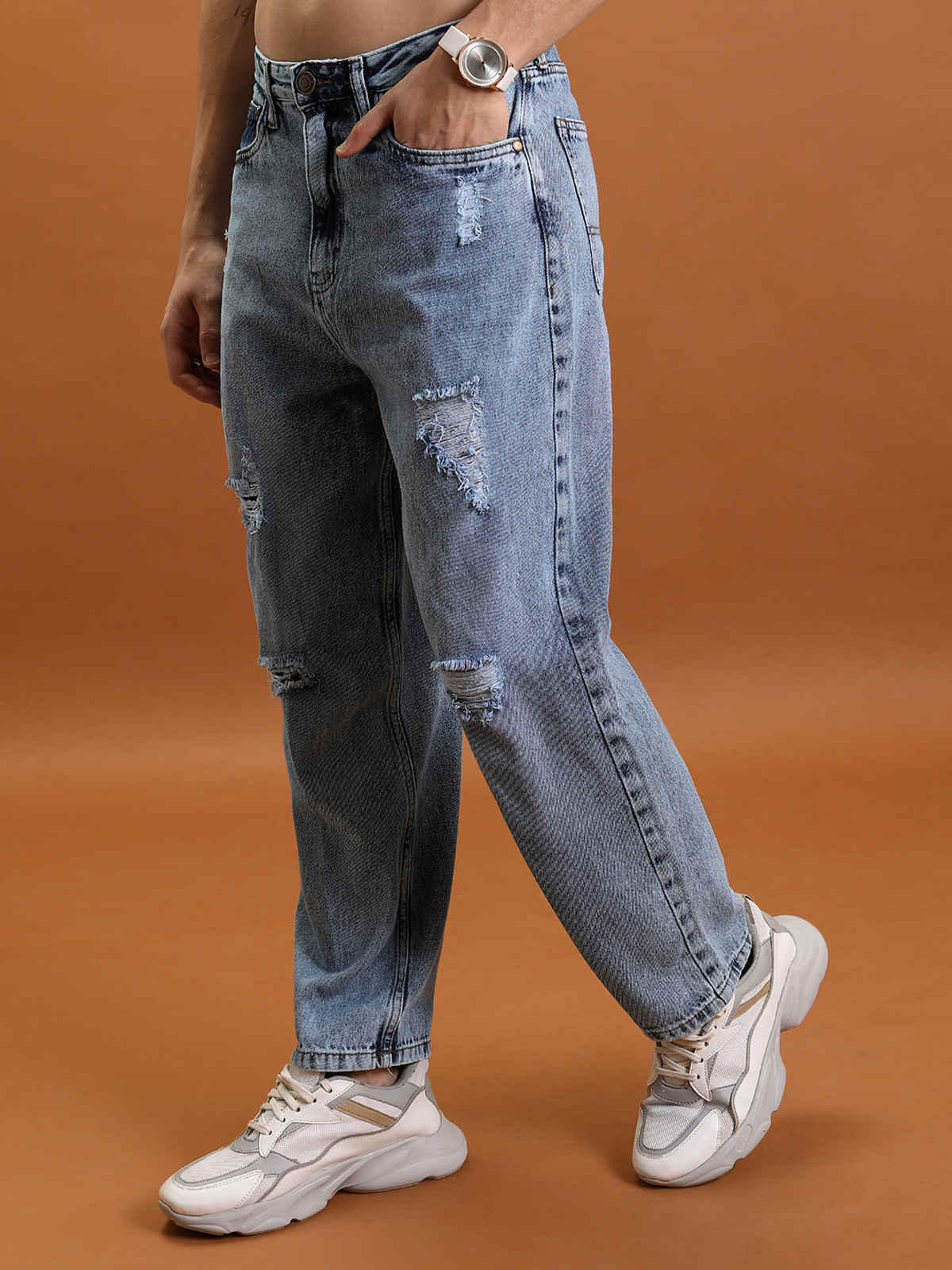 HIGHLANDER Men's Loose Fit Mildly Distressed Light Fade Jeans | Blue - 32