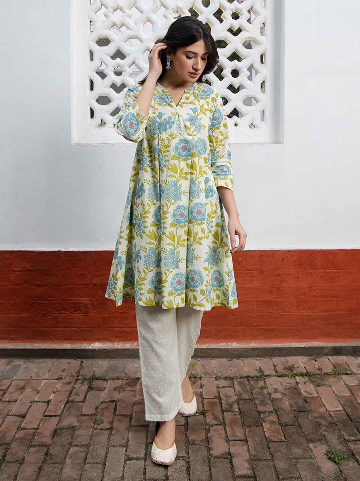 Janasya Women's Off White Pure Cotton Floral Printed Regular Tunic | S