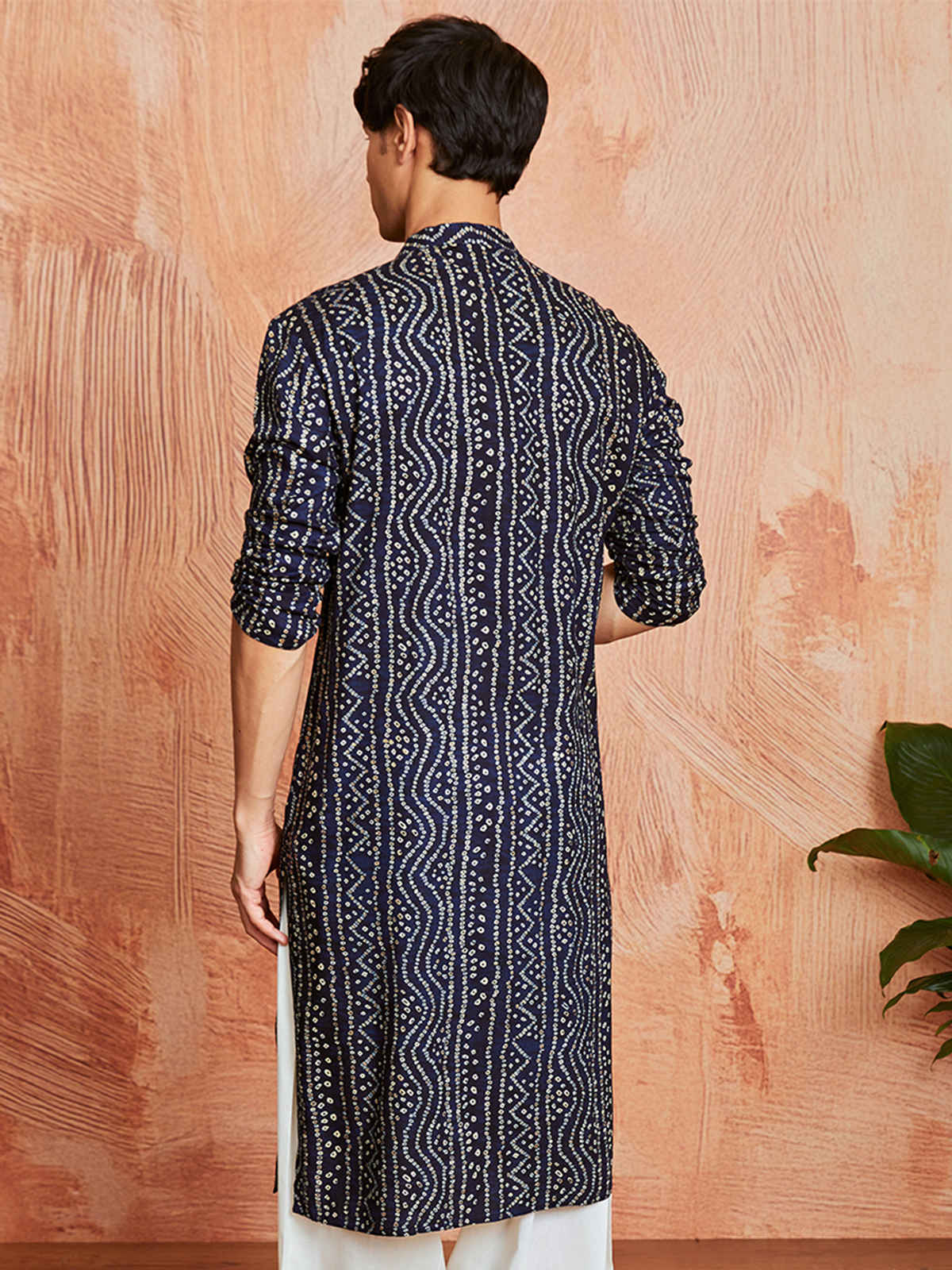 VASTRAMAY Men's Navy Blue Bandhni Rayon Kurta (M)