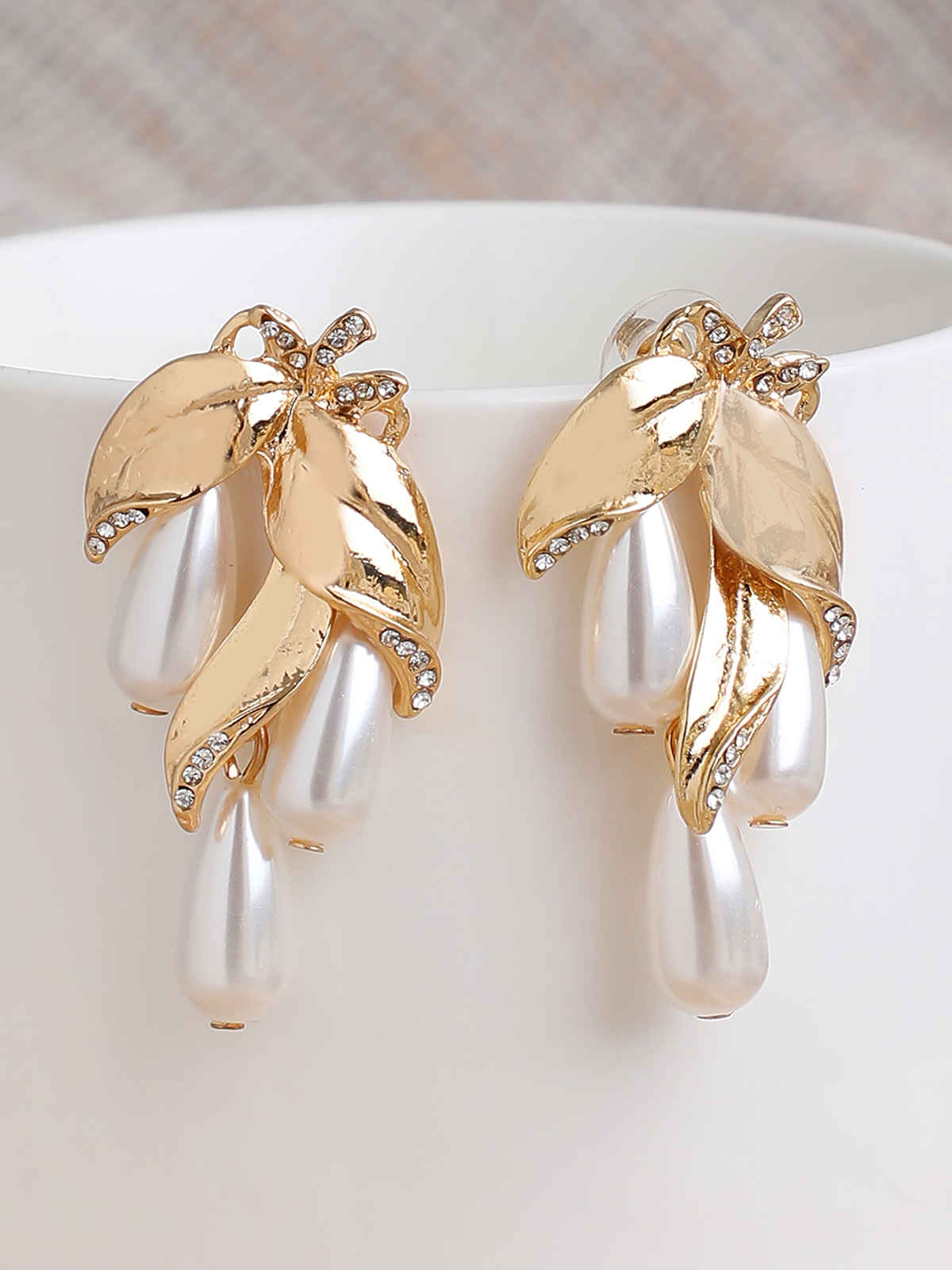 SOHI Women's Gold Plated Contemporary Drop Earrings | White