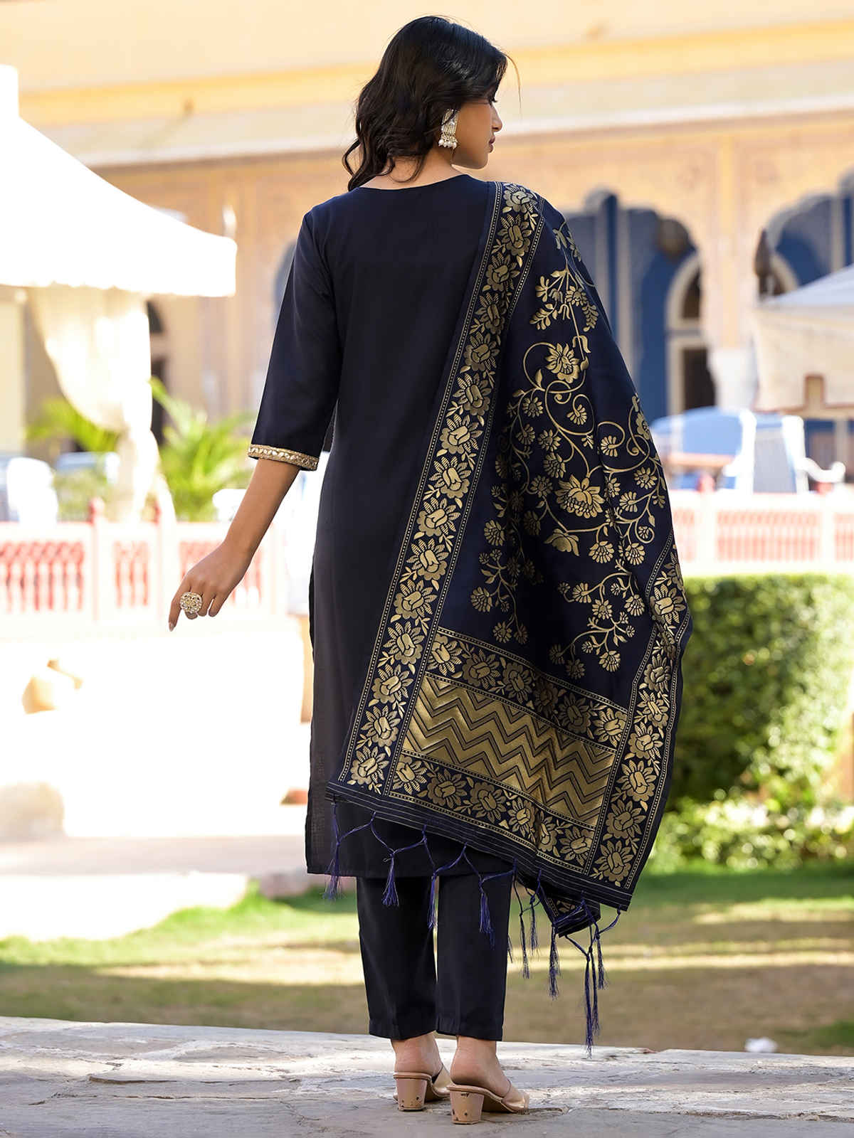 Vishdhd Buy Vishudh Women's Embellished Straight Kurta Slimpant And Jacquard ...