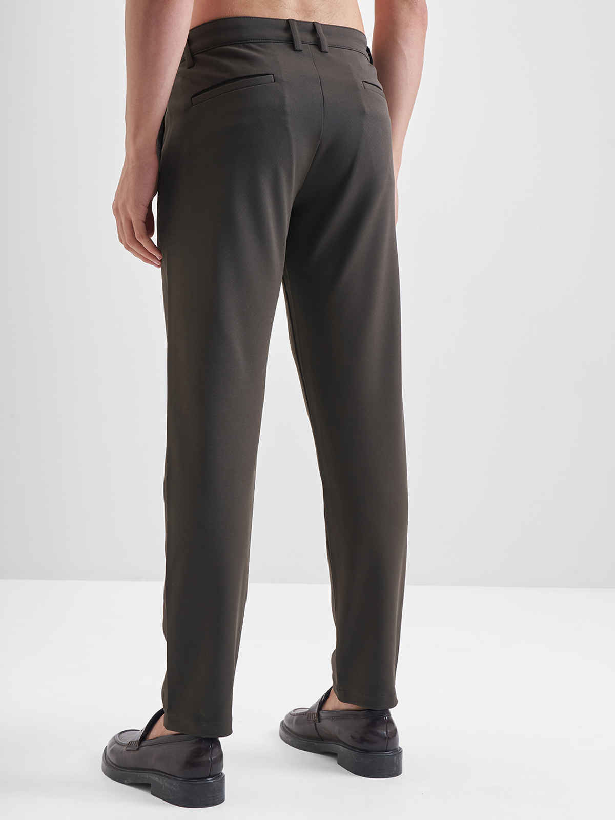 HIGHLANDER Men's Tapered Fit Mid-Rise Chinos Trousers | Charcoal | 34 in