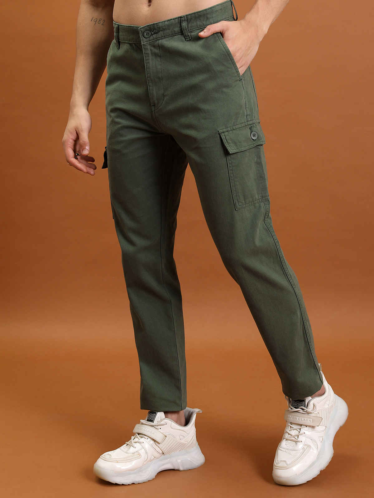 HIGHLANDER Men's Tapered Fit Cargo Trousers | Olive - 36