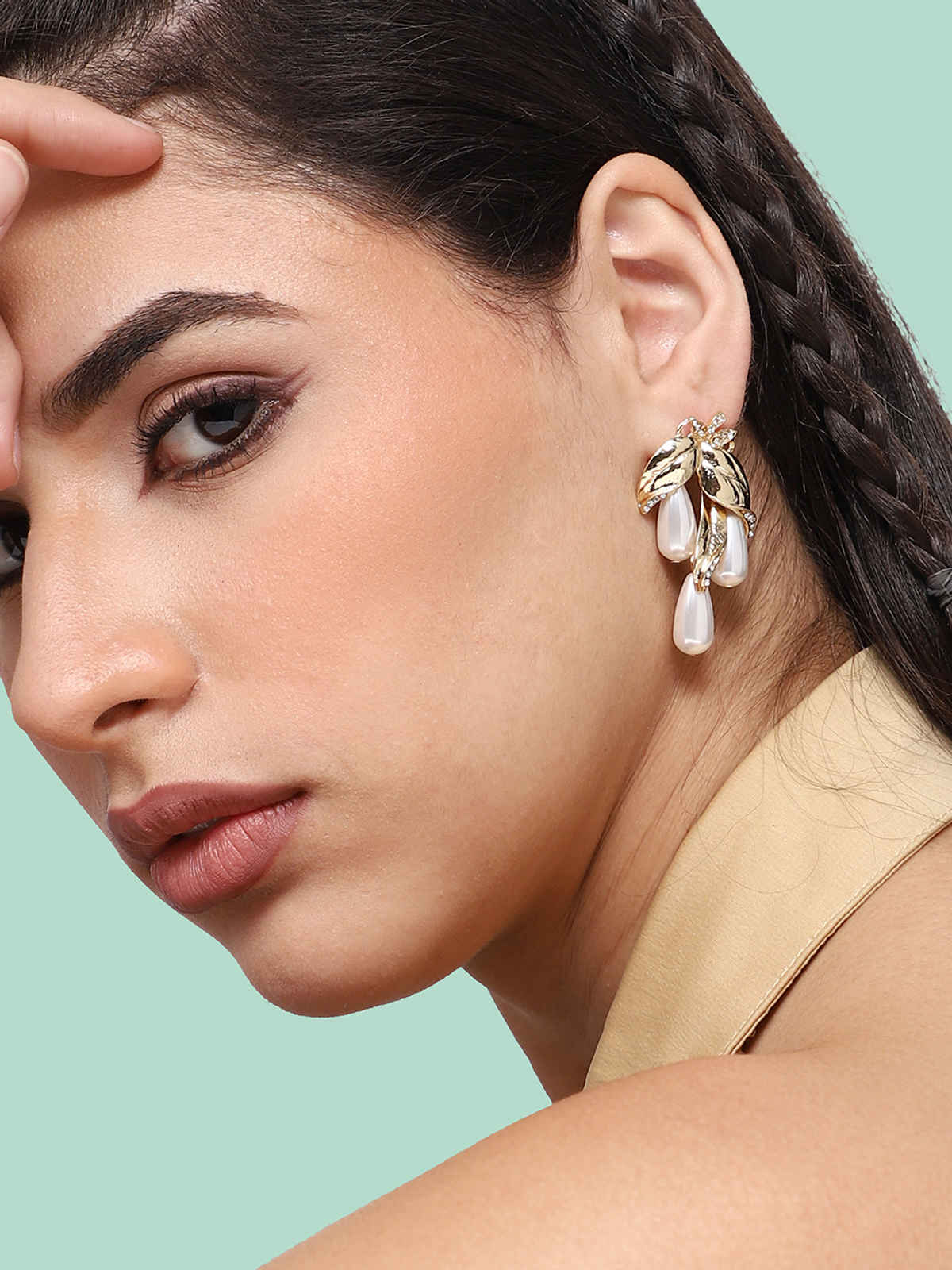 SOHI Women's Gold Plated Contemporary Drop Earrings | White