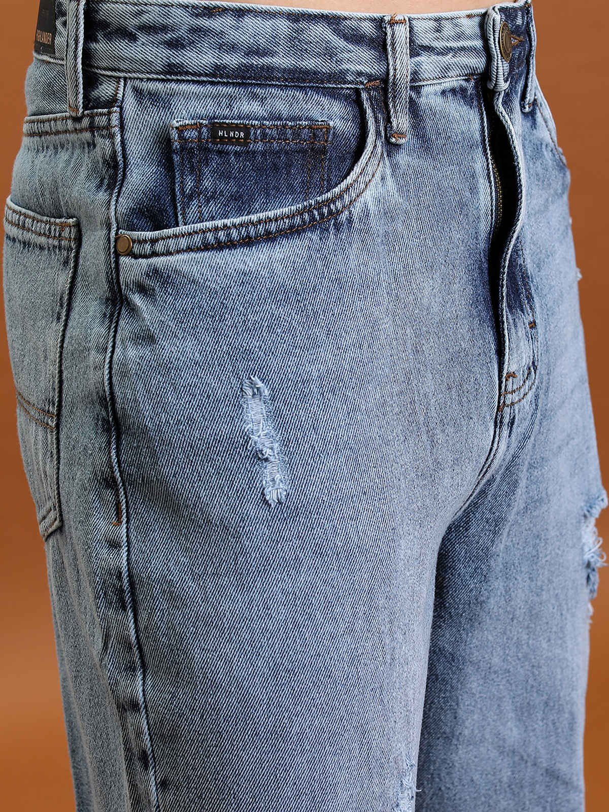 HIGHLANDER Men's Loose Fit Mildly Distressed Light Fade Jeans | Blue - 32