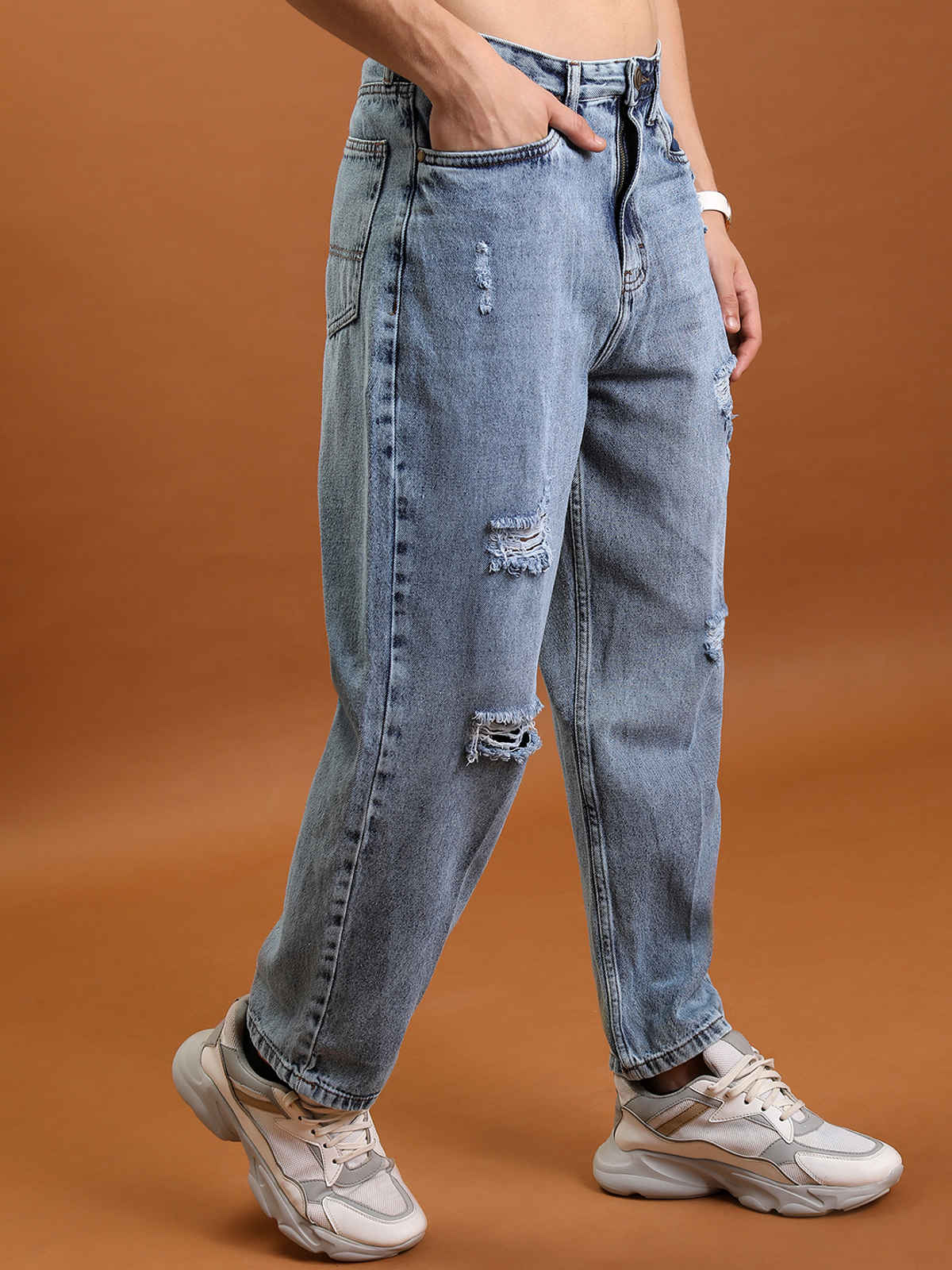 HIGHLANDER Men's Loose Fit Mildly Distressed Light Fade Jeans | Blue - 30