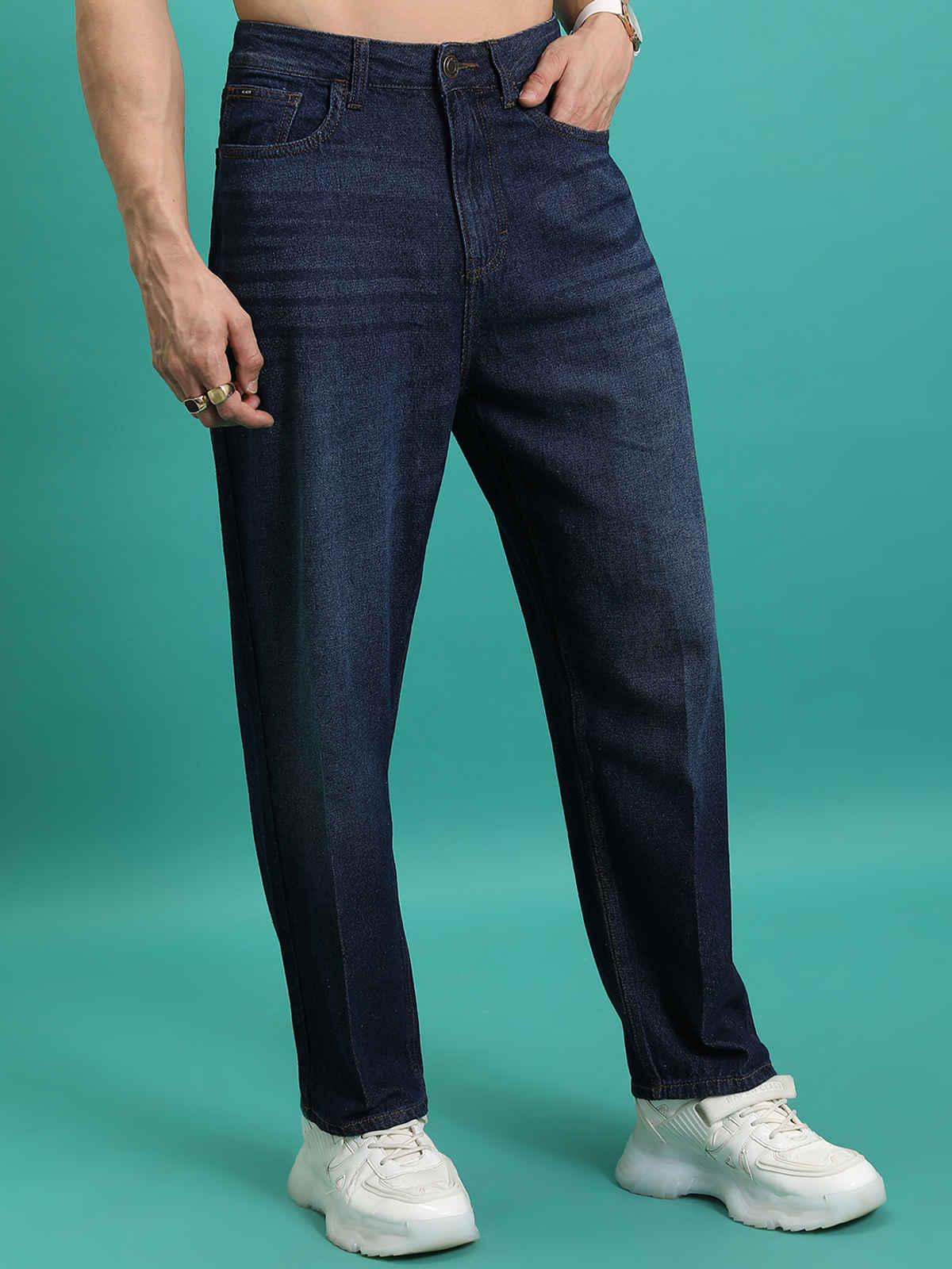 HIGHLANDER Men's Loose Baggy Fit Mid-Rise Light Fade Cotton Jeans | Blue - 30