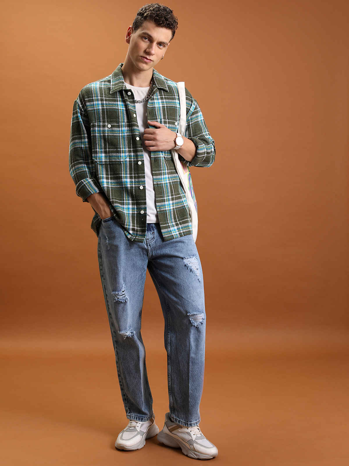 HIGHLANDER Men's Loose Fit Mildly Distressed Light Fade Jeans | Blue - 32