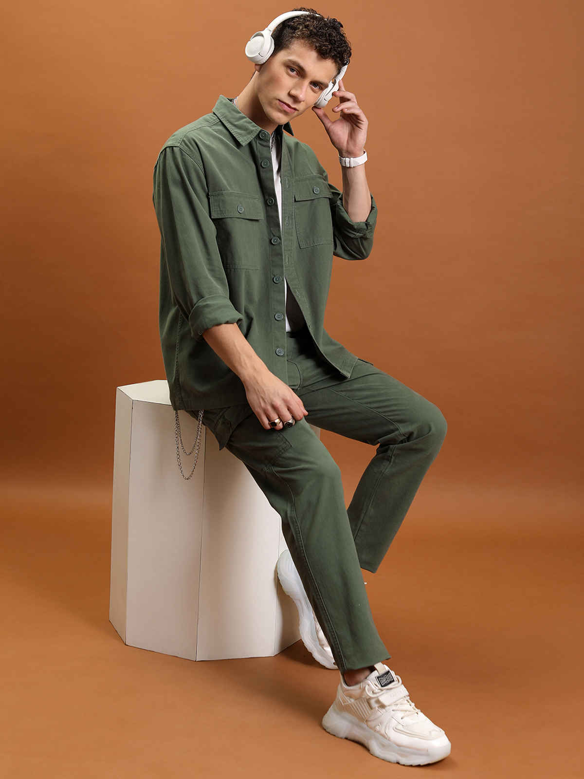 HIGHLANDER Men's Tapered Fit Cargo Trousers | Olive - 36