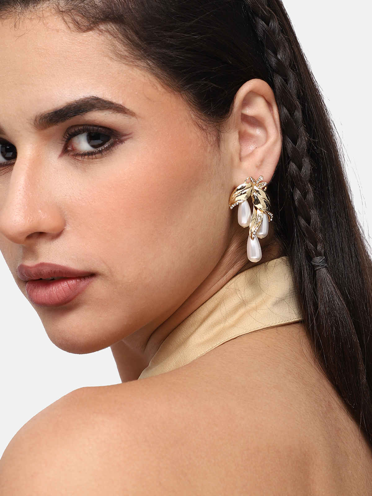 SOHI Women's Gold Plated Contemporary Drop Earrings | White