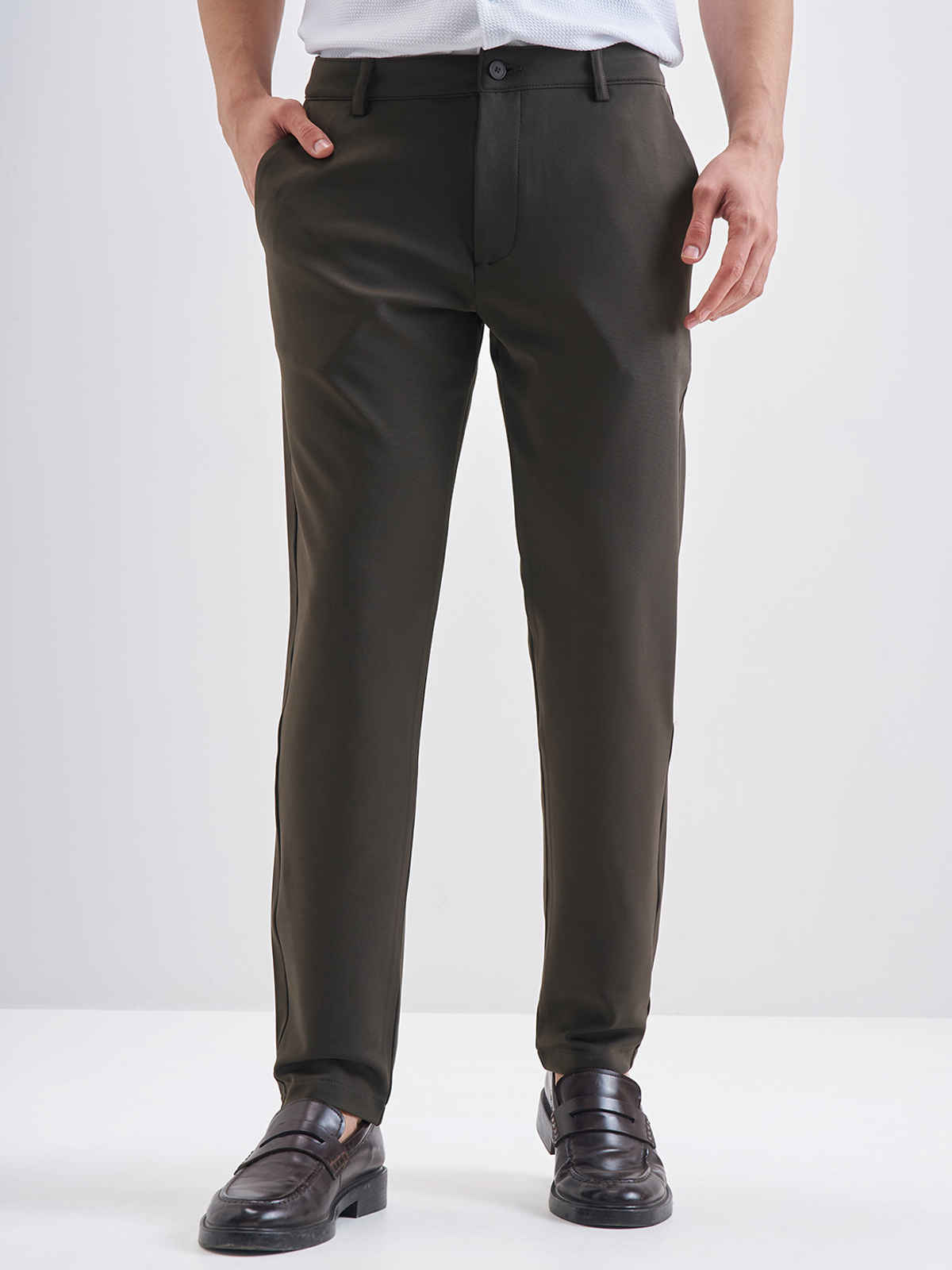 HIGHLANDER Men's Tapered Fit Mid-Rise Chinos Trousers | Charcoal | 34 in